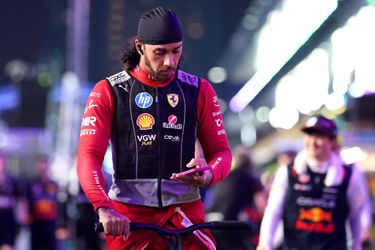'Verbijsterde en wanhopige' Lewis Hamilton hoort opvallende theorie van Formule 1-boegbeelden