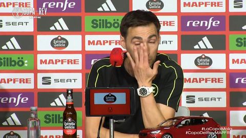 Spaanse scheids in tranen bij persconferentie voor El Clásico in bekerfinale: 'Dit is onmenselijk'