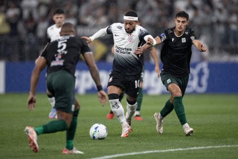 Memphis Depay zet Corinthians weer op juiste spoor in cruciale wedstrijd