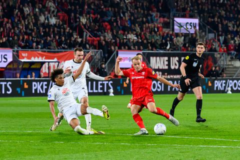 Feyenoord grote winnaar na spektakelstuk tussen Twente en NEC