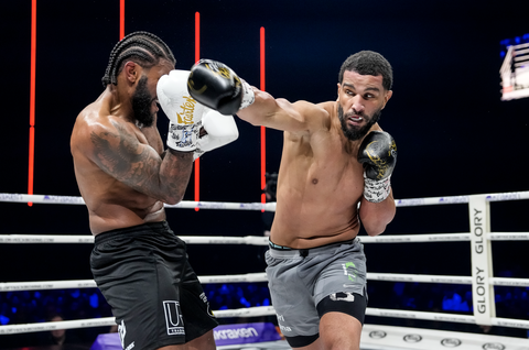 Kickboksers gaan volledig door het lint bij Glory 107: 'Chaos breekt uit'