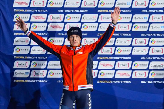 Jens van 't Wout krijgt van oud-collega blijvend aandenken aan Olympische Winterspelen