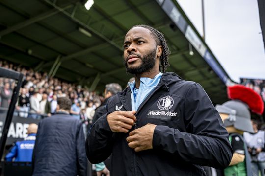Feyenoord-trainer Robin van Persie doet onthulling over toekomst Raheem Sterling: 'Dat is een proces'
