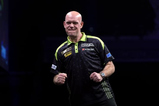 Topdarter Michael van Gerwen spreekt zich uit tegen kritiek op nieuwe hobby: 'Zo voel ik dat niet'