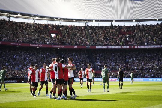 Feyenoord heeft geen kind aan Groningen en houdt Champions League-plek stevig in eigen hand