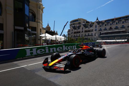 Max Verstappen kruipt in de buurt van ontketende Charles Leclerc in VT3 van GP Monaco