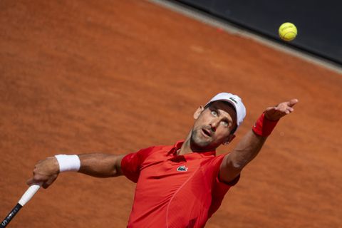 Novak Djokovic onzeker naar Roland Garros na uitglijder op Geneva Open: 'Tuurlijk maak ik me zorgen'
