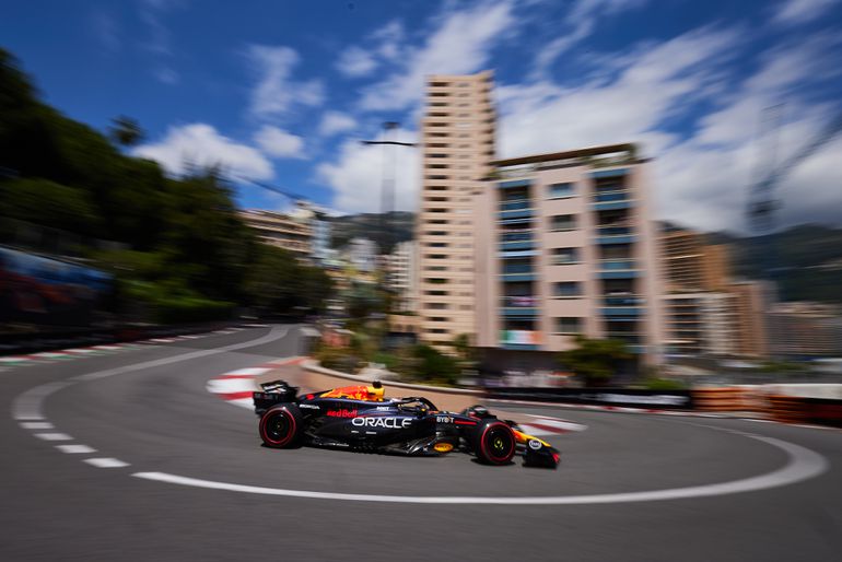 Max Verstappen de muur in bij kwalificatie voor Grand Prix van Monaco, weer pole voor Charles Leclerc