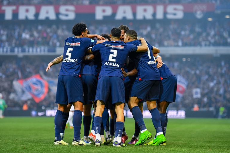 Kylian Mbappé neemt met een glimlach afscheid van Paris Saint-Germain dankzij nieuwe prijs