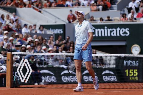 Onrust op Roland Garros: schreeuwende vrouw afgevoerd tijdens partij van toptennisser