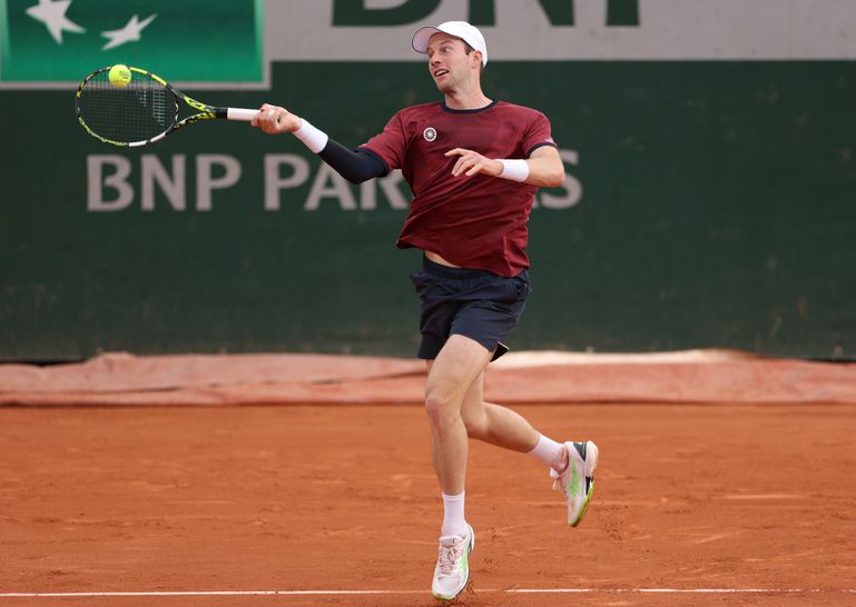 Boze Botic van de Zandschulp sloopt racket na teleurstelling op Roland Garros