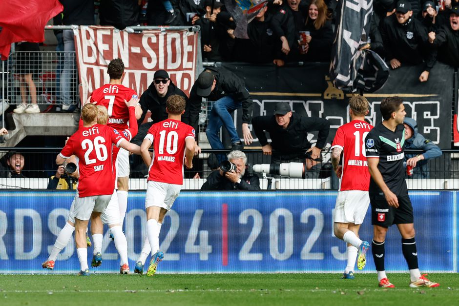 FC Twente geeft het helemaal weg: AZ na sensationele comeback Europa in
