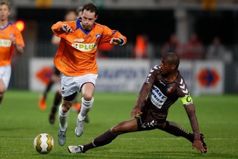 Voormalig profvoetballer (41) plotseling overleden na dartsavond in café