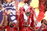 De mooiste beelden van de huldiging van Liverpool: Arne Slot en Virgil van Dijk uitzinnig van vreugde
