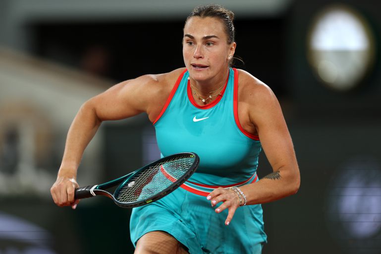 Topfavoriete Aryna Sabalenka opent overtuigend op Roland Garros in jacht op eerste titel in Parijs