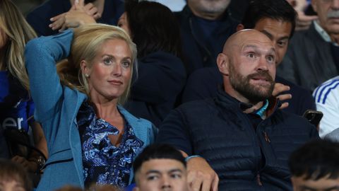 Bokslegende Tyson Fury meldt zich met slaperige oogjes bij GP van Monaco na groots feest met beroemdheden