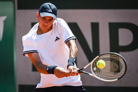 Toptalent (19) maakt indruk met verpletterend debuut op Roland Garros
