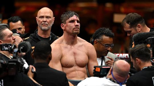 Rico Verhoeven blikt trots terug op spektakelstuk tegen Oleksandr Usyk: 'Een dag om nooit te vergeten'