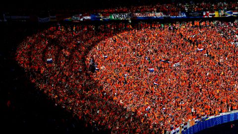 NOS luistert naar mopperende kijkers en past bron van irritatie aan bij duel van Oranje