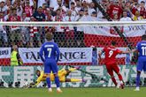 Dankzij een bizarre penalty van Robert Lewandowski loopt Frankrijk de groepswinst mis © Getty Images