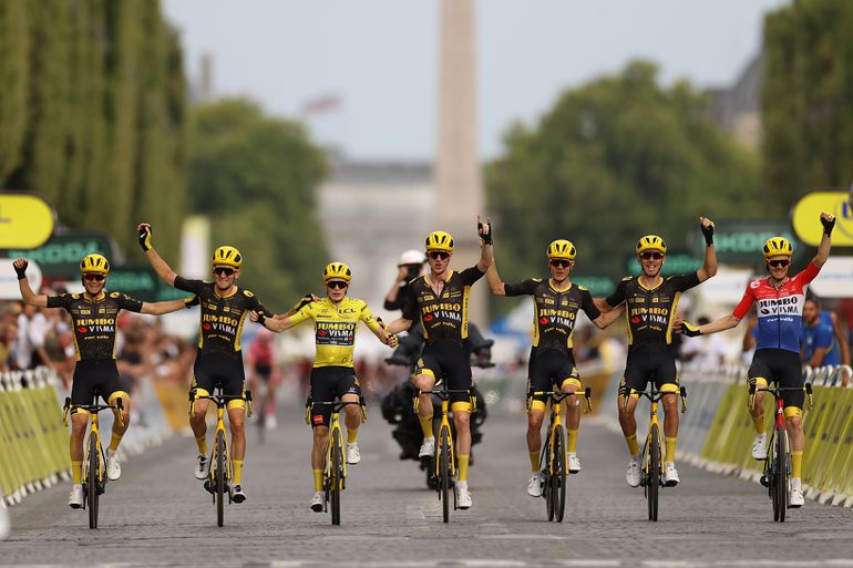 Nieuwe dreun voor Visma | Lease a Bike: belangrijke knecht Jonas Vingegaard mist Tour de France