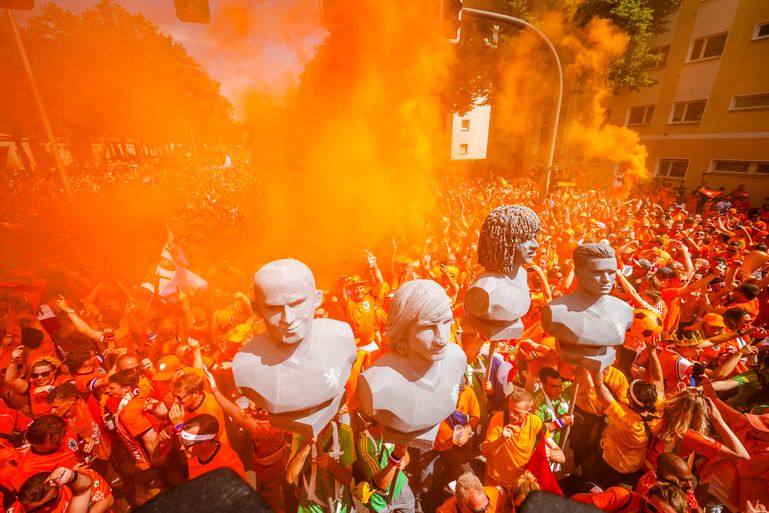 Video's | Oranje-legioen zet tijdens EK ook Berlijn op z'n kop