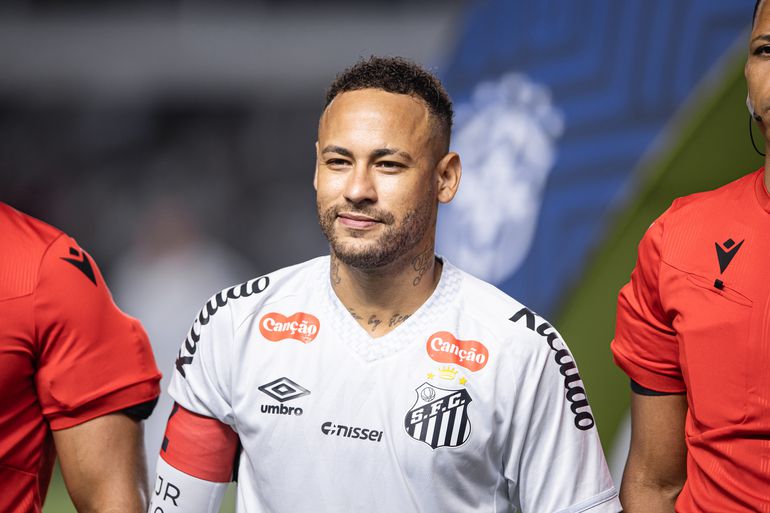 Topvoetballer Neymar kondigt in emotionele video zijn toekomst aan: 'Hier wil ik de rest van mijn dromen vervullen'