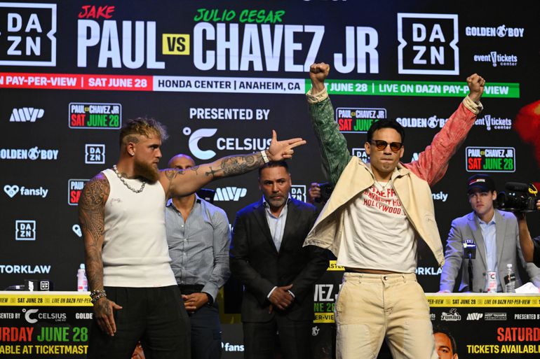 TV-gids: op deze manier kijk je live naar Jake Paul vs. Julio César Chávez Jr.