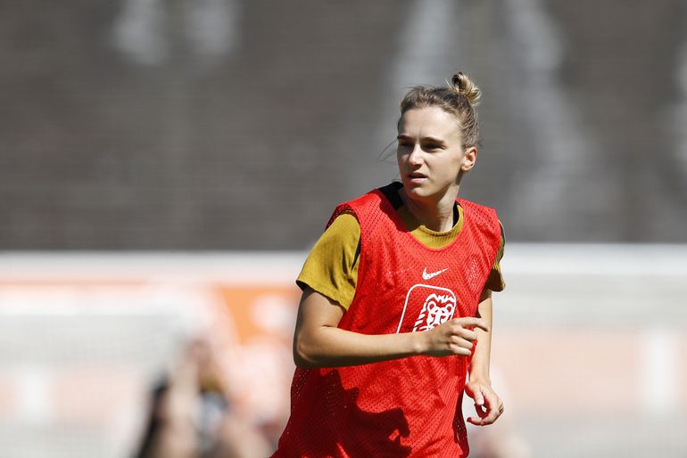 'Kopzorgen' bij Oranje Leeuwinnen door mysterieuze blessure, ondanks terugkeer Vivianne Miedema