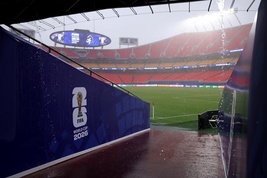 Nederland in de ban van zware weersomstandigheden op WK voetbal: 'We zijn in de maling genomen'