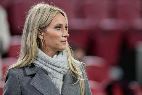 Presentatrice Hélène Hendriks krijgt pikante vraag na opvallend onderzoek: 'Heb jij dat nooit bij Wesley Sneijder?'