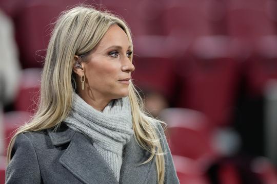 Presentatrice Hélène Hendriks krijgt pikante vraag na opvallend onderzoek: 'Heb jij dat nooit bij Wesley Sneijder?'