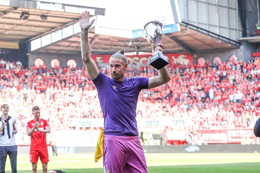 FC Twente-goalie Lars Unnerstall denkt niet aan transfer: 'Hoger dan dit kan bijna niet'