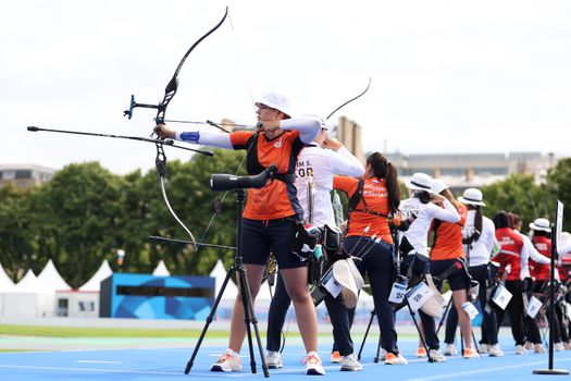 Nederlandse boogschutsters zonder publiek ten onder aan 'heksenketel' op Olympische Spelen