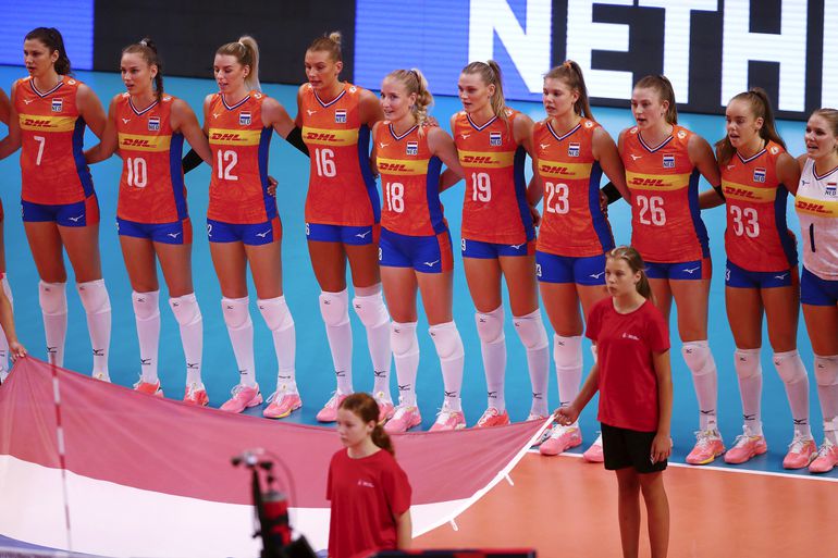 Oranje-volleybalster doet boekje open over bizar verzoek van fan: 'Ik zette  hem op allebei mijn borsten' | Sportnieuws.nl