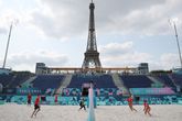Beachvolleybal bij de Eiffeltoren in Parijs / Getty Images