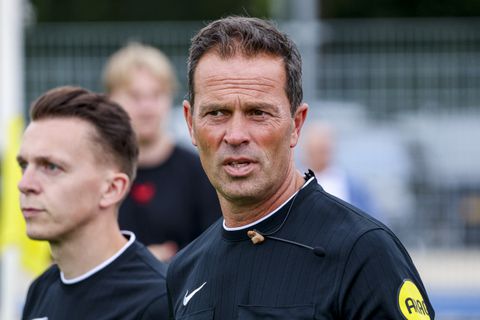 Vader van topscheids Bas Nijhuis beledigt zijn moeder in het openbaar: 'Ze vindt het verschrikkelijk'