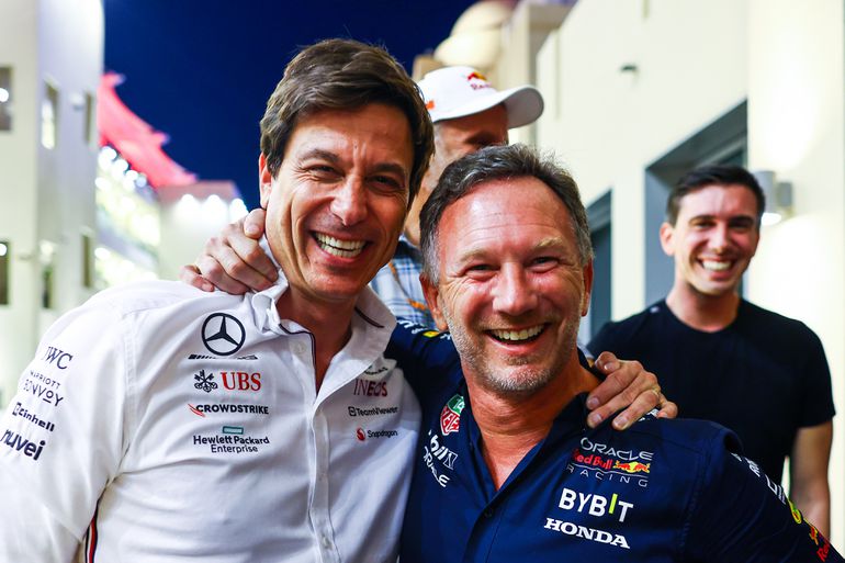 Britse tv biedt excuus aan voor reactie Mercedes-baas Toto Wolff op ontslag van Max Verstappens teambaas