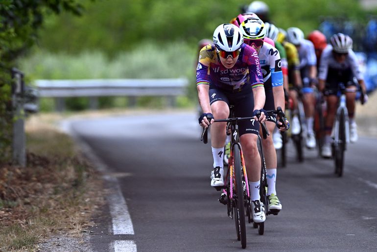 Topwielrenster Anna van der Breggen 'realistisch' over debuut in Tour de France Femmes: 'Hoop dat ik goed hersteld ben'