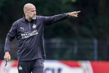 PSV-trainer Peter Bosz openhartig over lastige periode na groot succes: 'Ik snap er zelf ook nog altijd niet zoveel van'