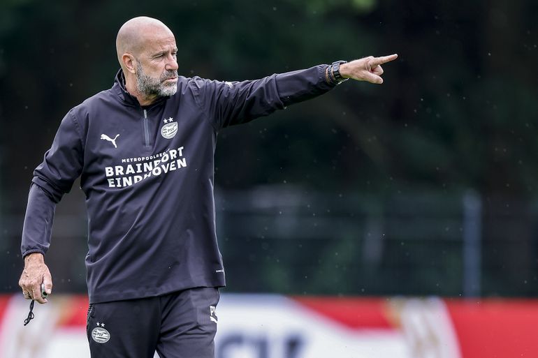 PSV-trainer Peter Bosz openhartig over lastige periode na groot succes: 'Ik was moe en sliep slecht'