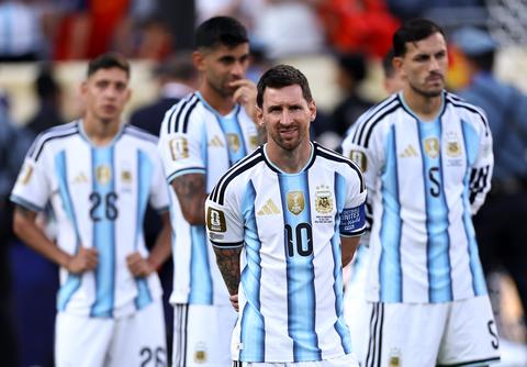 Lionel Messi en Argentinië moeten het ontgelden na veelbesproken WK-rel: 'Wat zijn jullie aan het doen?'