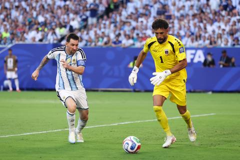 Wereldberoemde doelman van Kaapverdië (40) op WK voetbal verdient contract bij topclub