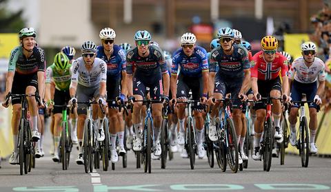 Tour de France grijpt vlak voor finale in Parijs in: slotrit aangepast door bosbranden