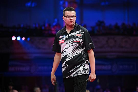 Darter Gian van Veen opgezadeld met groot probleem: 'Dat is wel heel vervelend'
