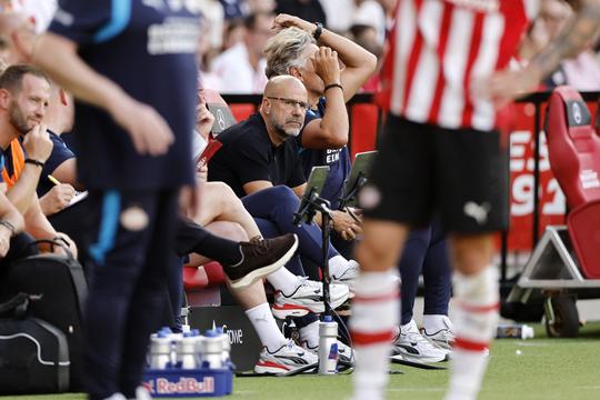 PSV ontsnapt aan blamage in laatste serieuze oefenduel: 'Er moeten wel verdedigers bij…'
