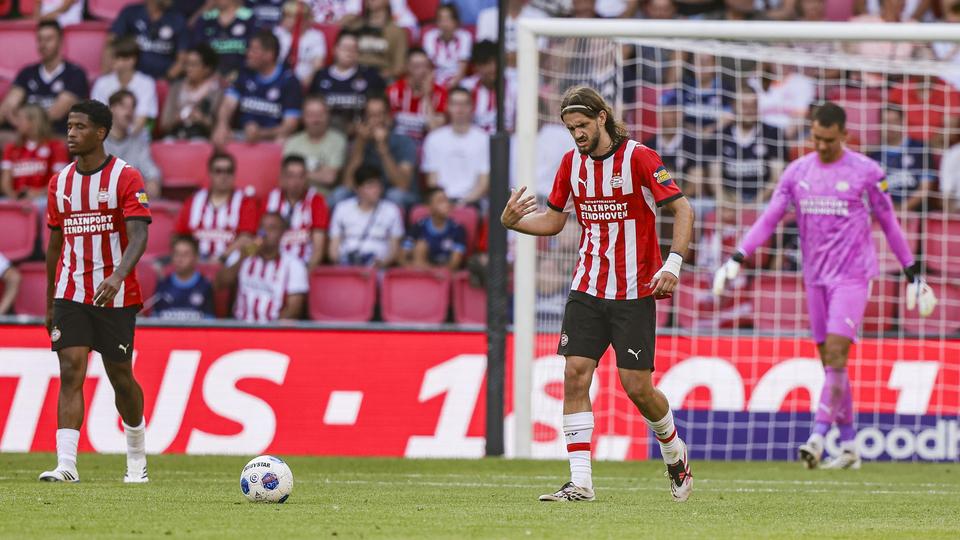Volop teleurstelling bij PSV in oefenduel met Villarreal. ©PRO SHOTS.