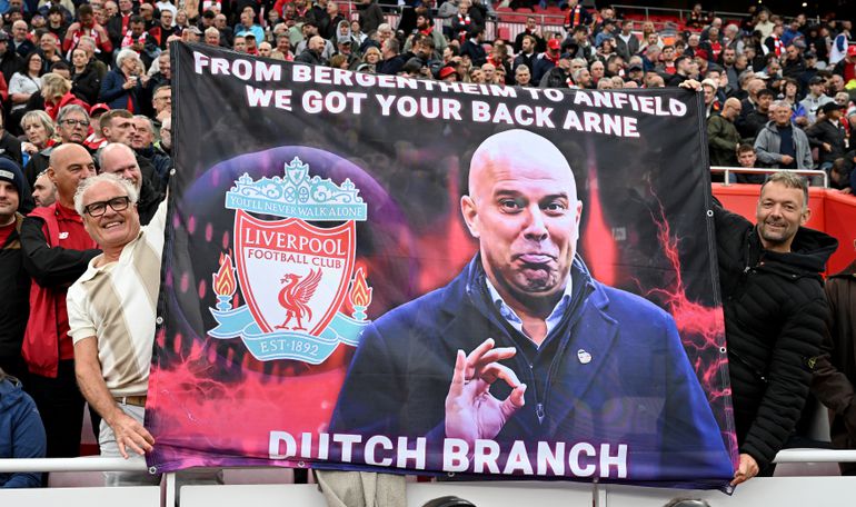 Dé wedstrijd van het jaar voor Arne Slot en Erik ten Hag: 'Als Liverpool wint hangt Anfield vol met spandoeken en sjaaltjes'