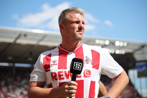 Duitse trainer zorgt voor 'kippenvel' met opmerkelijk uiterlijk bij rentree in Bundesliga