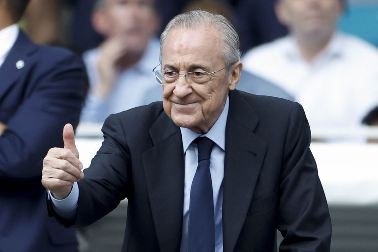Bizarre beelden uit Spanje: Real Madrid-voorzitter steekt middelvinger op